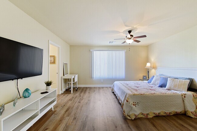 Master bedroom - 5978 Mendocino Hill Ave