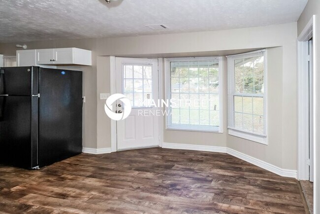 Building Photo - 3 Bedroom Pet-Friendly Home in College Par...