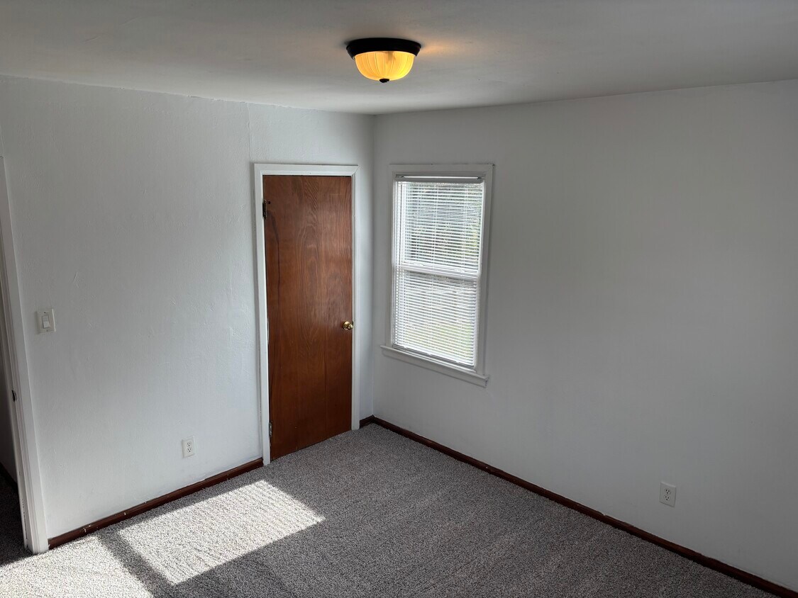 Foto principal - 148 W Moody Ave