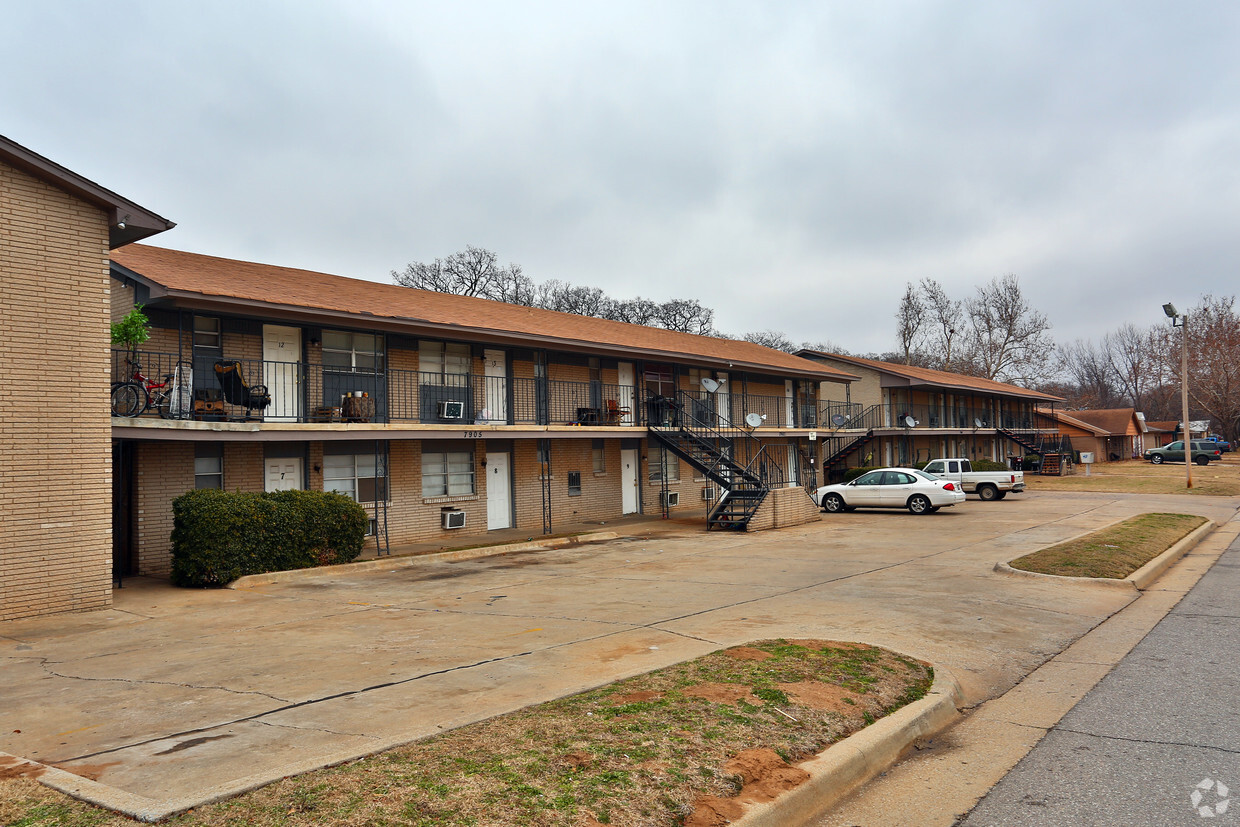 Building Photo - Westwood Apartments