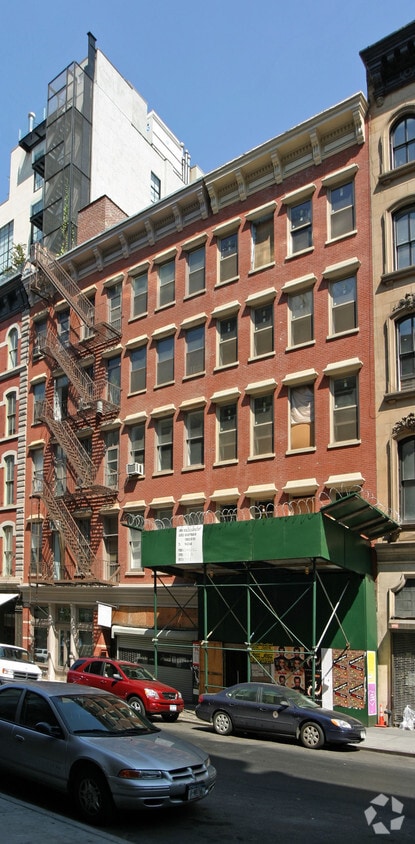 Building Photo - 54 Warren St