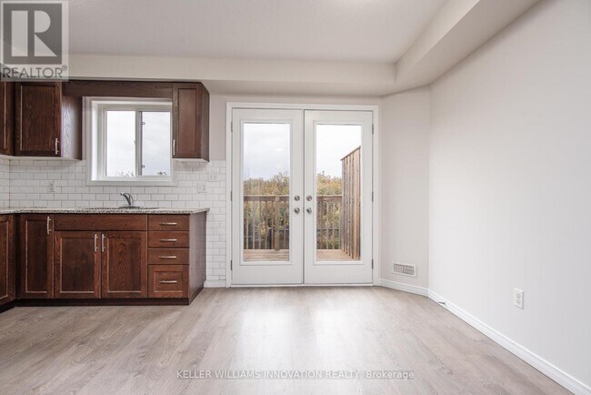 Photo du bâtiment - 388 Old Huron Rd