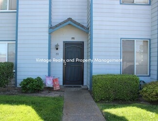 Building Photo - 445 Almond Dr