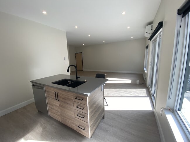 Photo du bâtiment - 180 Hillsborough Rd