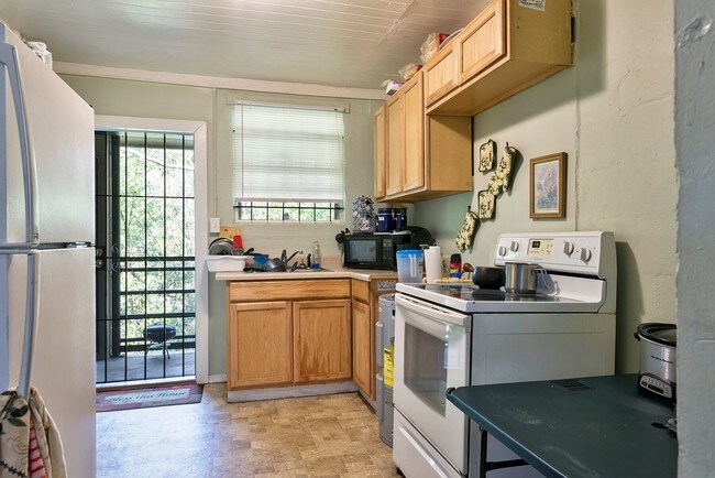 Interior Photo - 7929 Smart Ave