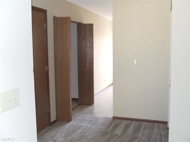 Building Photo - 510 Sky Vue Dr