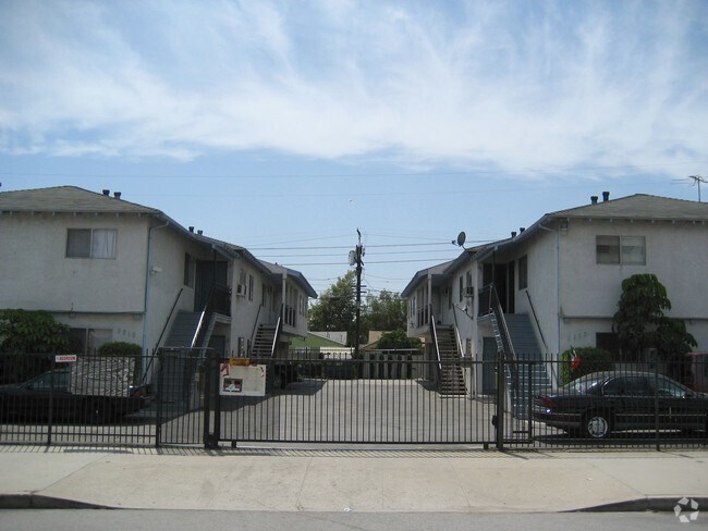 Foto del edificio - 8819-8823 Lankershim Blvd