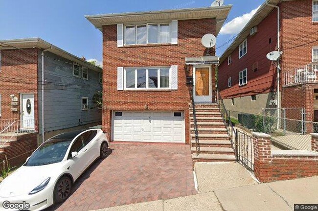 Building Photo - 1516 74th St