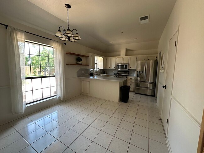Foto del edificio - Beautiful South Bossier Home with Sunroom!