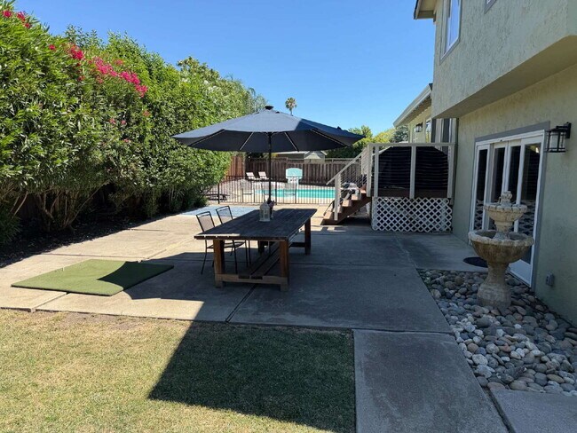 Foto del edificio - "Charming Walnut Creek Retreat: Spacious 4-Bedroom Home with Elegant Granite Kitchen, Cozy Firepl...