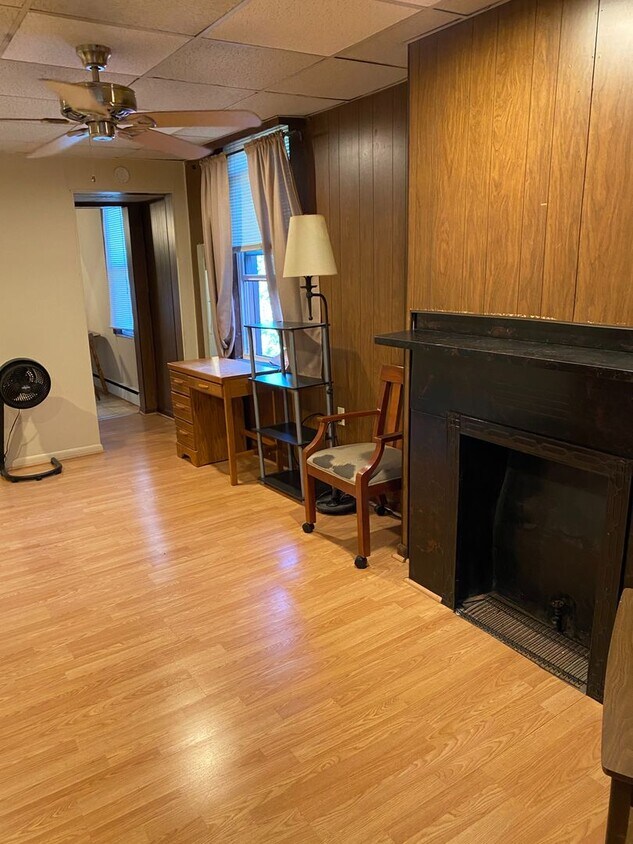 Foto del edificio - Fully Furnished 2 room efficiency