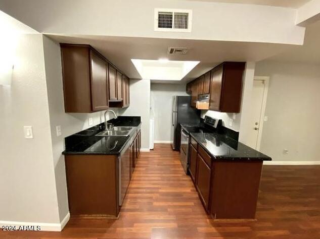 Building Photo - 740 W Elm St