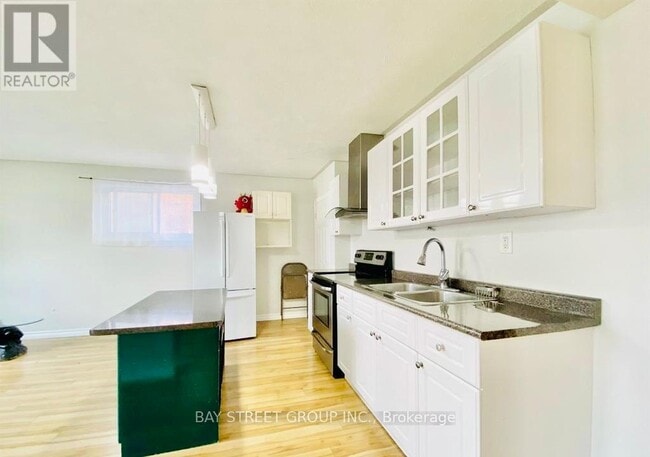 Building Photo - 128 Stevenson Rd S