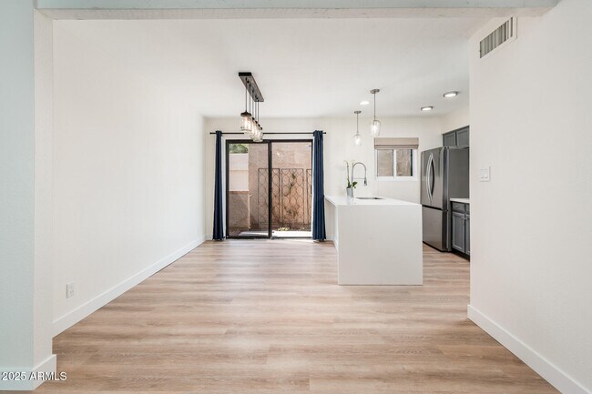 Foto del edificio - 6430 N 77th Way