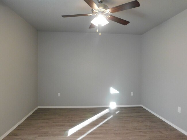 Building Photo - New 2 Bedroom Duplex Near University of Ar...