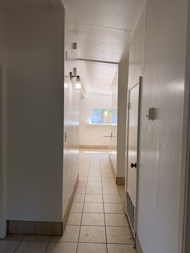 Foto del edificio - 7856 E Marshall Pl