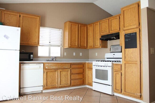 Building Photo - 3 br, 2 bath House - 1041 W. Iowa