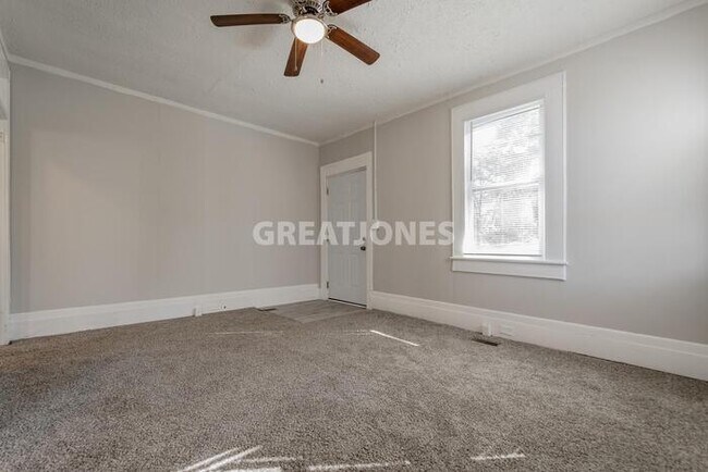 Building Photo - HOLIDAY SPECIAL! 1 MONTH FREE IF LEASE SIG...