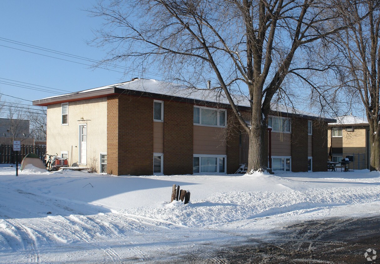 Foto del edificio - 2731-2751 Yellowstone Blvd