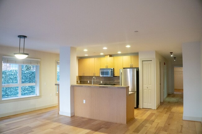 Building Photo - Spacious and Modern Ground Floor 2 bed 2 b...
