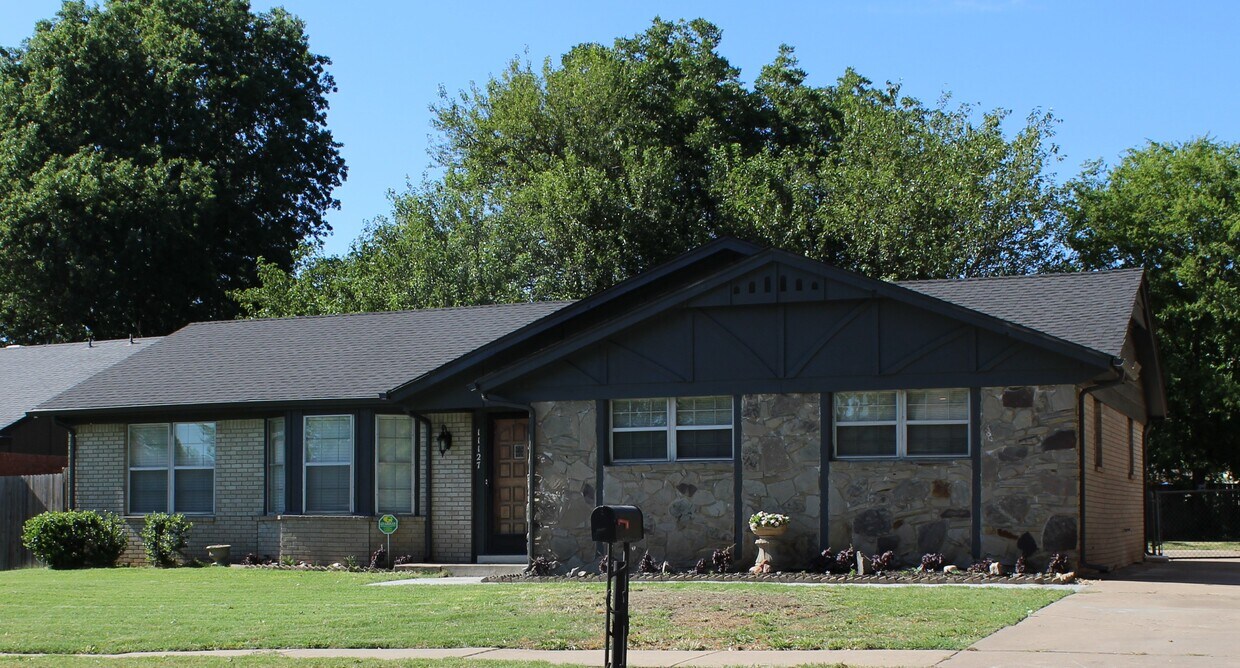 11127 E 29th - 11127 E 29th St