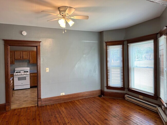 Building Photo - 200 S Throop St Unit 1