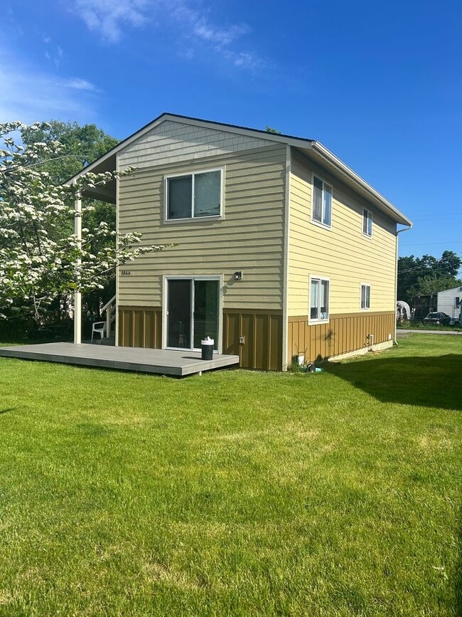 Building Photo - 435