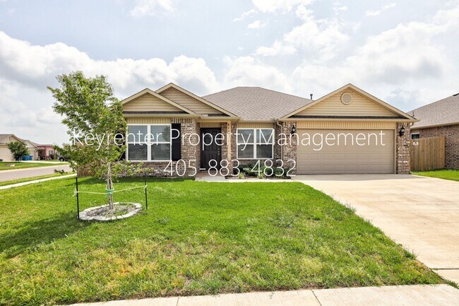 Foto del edificio - Charming 4-Bedroom Home on a Corner Lot in Newcastle, OK!
