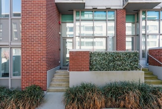 Building Photo - 270 E 6th Ave