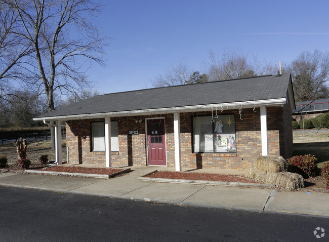 Building Photo - Redwood Village