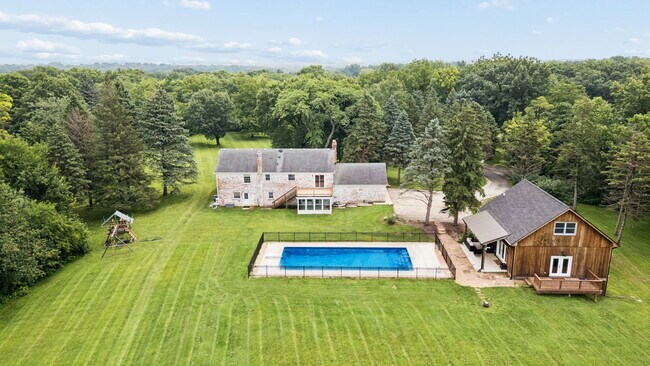 Building Photo - 1N480 Indian Knoll Rd