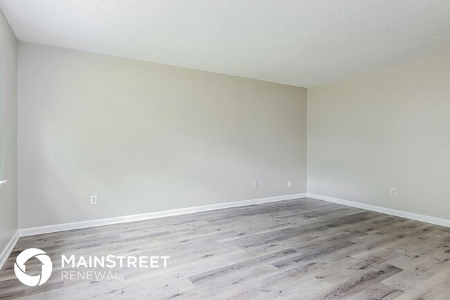 Building Photo - 413 Pineland Ave
