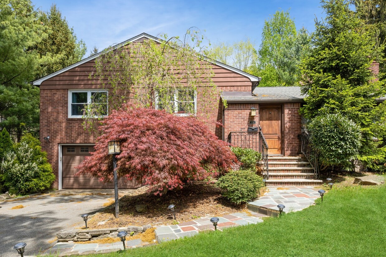Primary Photo - 109 Hudson Ave