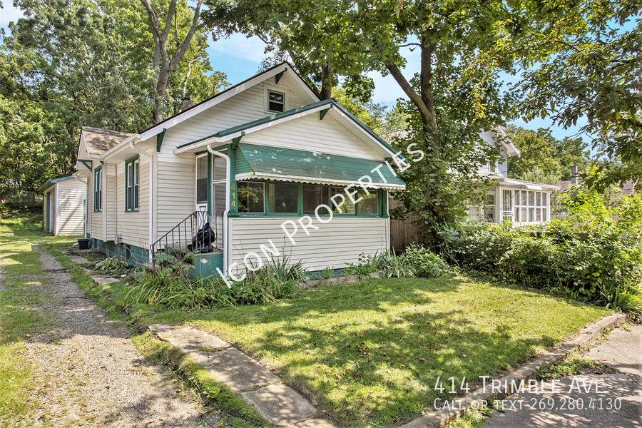 Primary Photo - Beautifully updated 2 bedroom, w/ large ba...