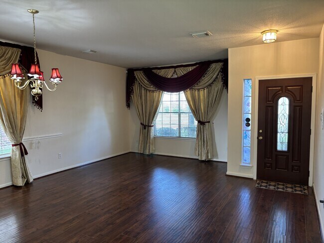 Building Photo - 5514 Gatesprings Ln