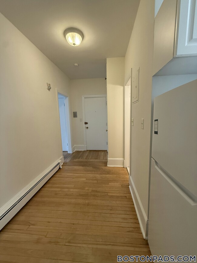Building Photo - 1539 Beacon St