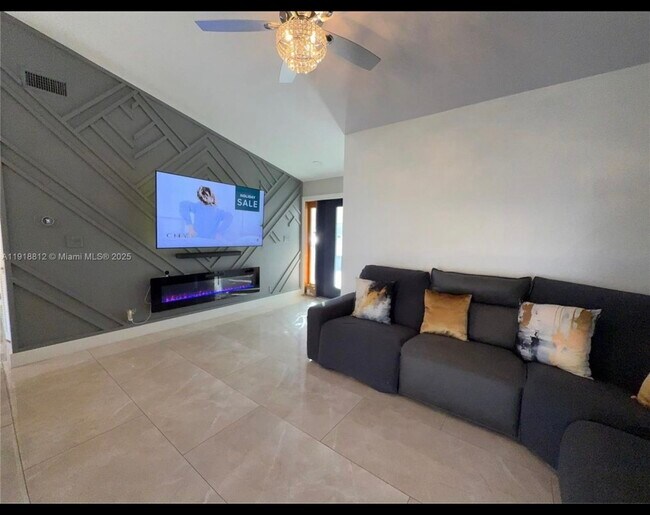 Foto del edificio - 7523 SW 7th Pl