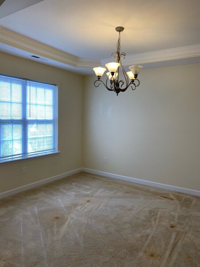 Building Photo - 8438 Meadowcreek Village Dr