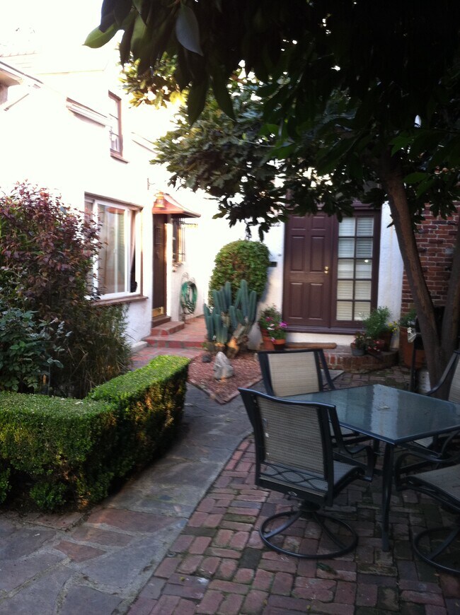 Foto del edificio - 1022 N Gardner St