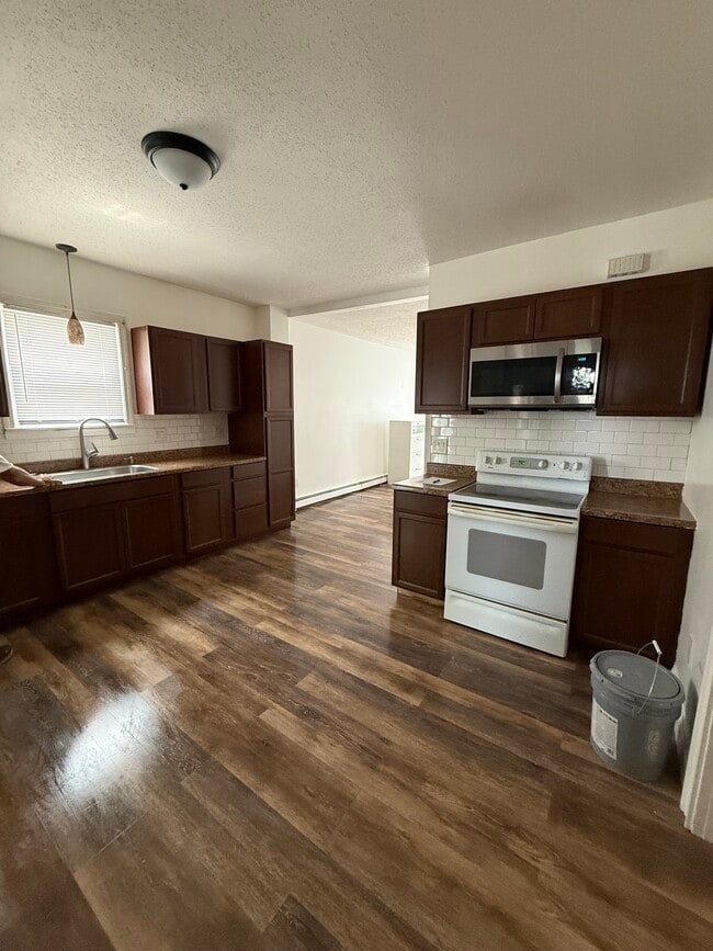 Kitchen - 149 2nd Ave