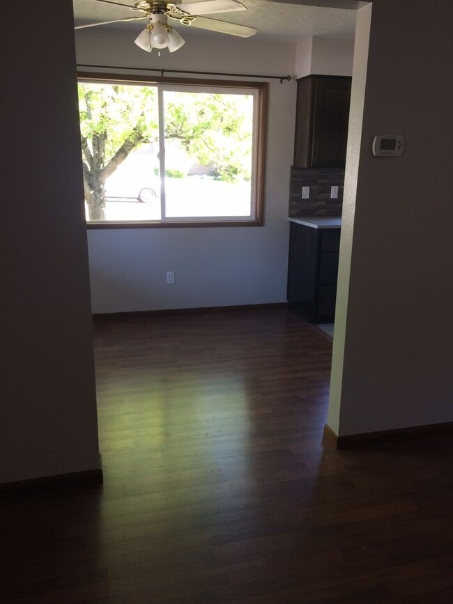 Foto del edificio - 615 E 22nd St