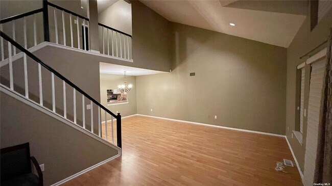 Building Photo - 8 Springfield Cir
