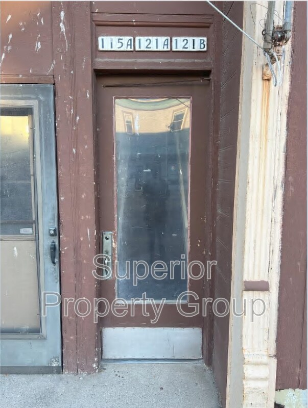 Foto del edificio - 121 N High St