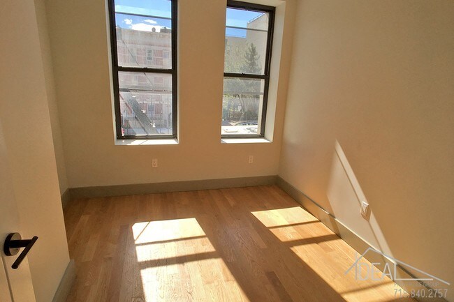 Foto del edificio - NO FEE Brand New 3 Bedroom in Crown Heights!