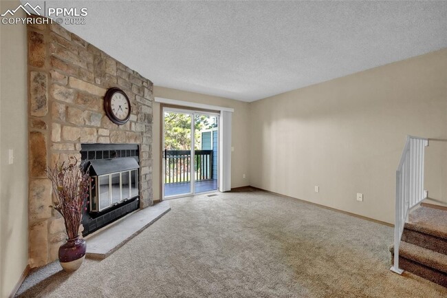 Foto del edificio - Charming 3BR Townhome in Colorado Springs