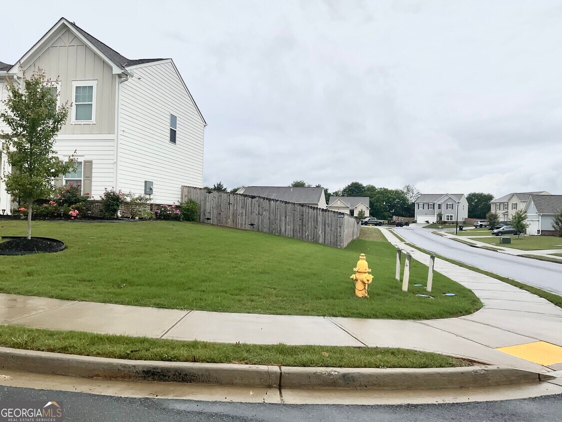 Building Photo - 126 Verona Dr NW
