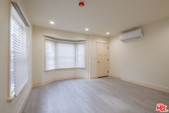 Foto del edificio - 216 N Catalina Ave