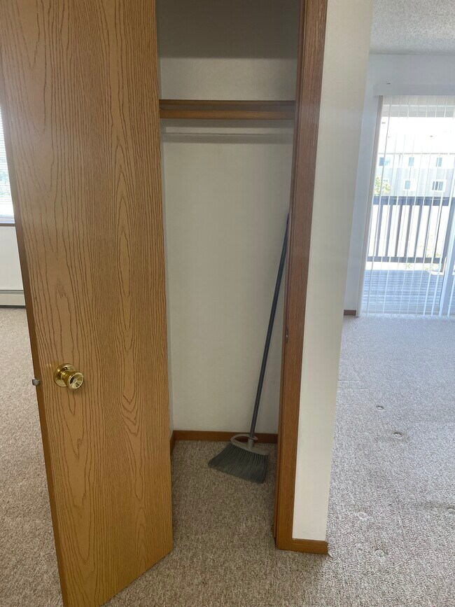 Building Photo - 664 Terrace Park Blvd