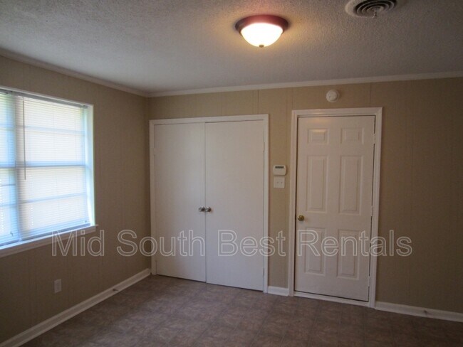 Foto del edificio - 4723 Spring Valley Dr