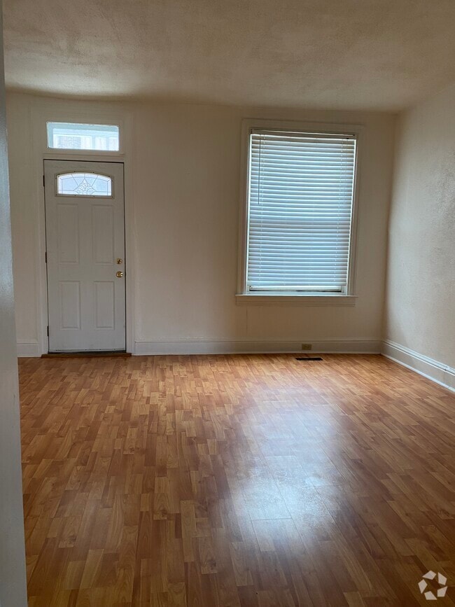 Building Photo - 1039 W Poplar St